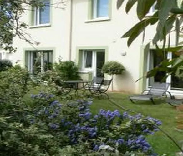 Nocleg ze śniadaniem D'hotes La Raspeliere 3*