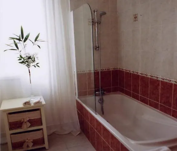 Nocleg ze śniadaniem D'hotes La Raspeliere 3*