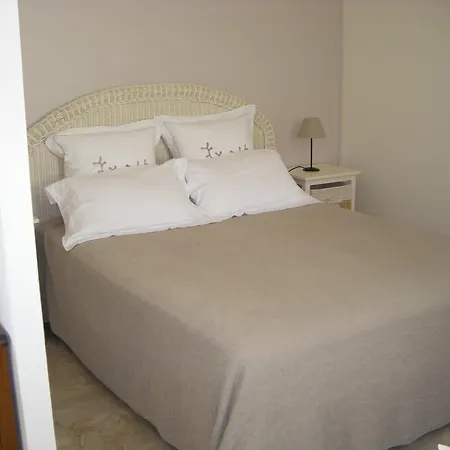Couette-café D'hotes La Raspeliere 2*